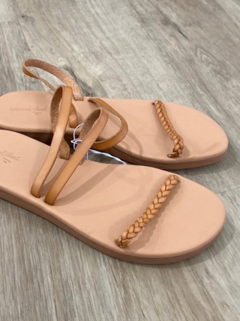 NEW Women’s Universal Thread Tommie Sandals